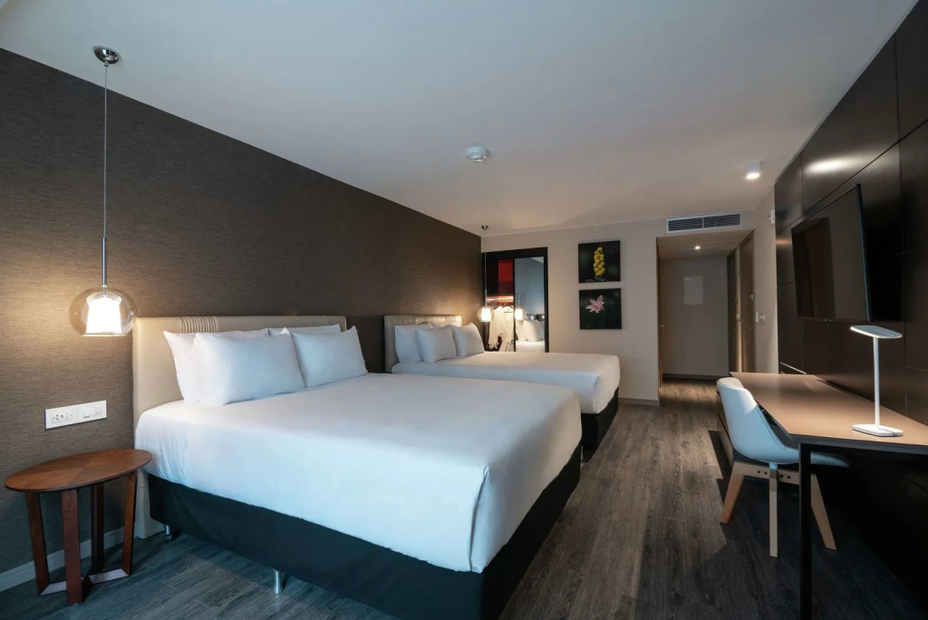 Soro Montevideo, Curio Collection By Hilton