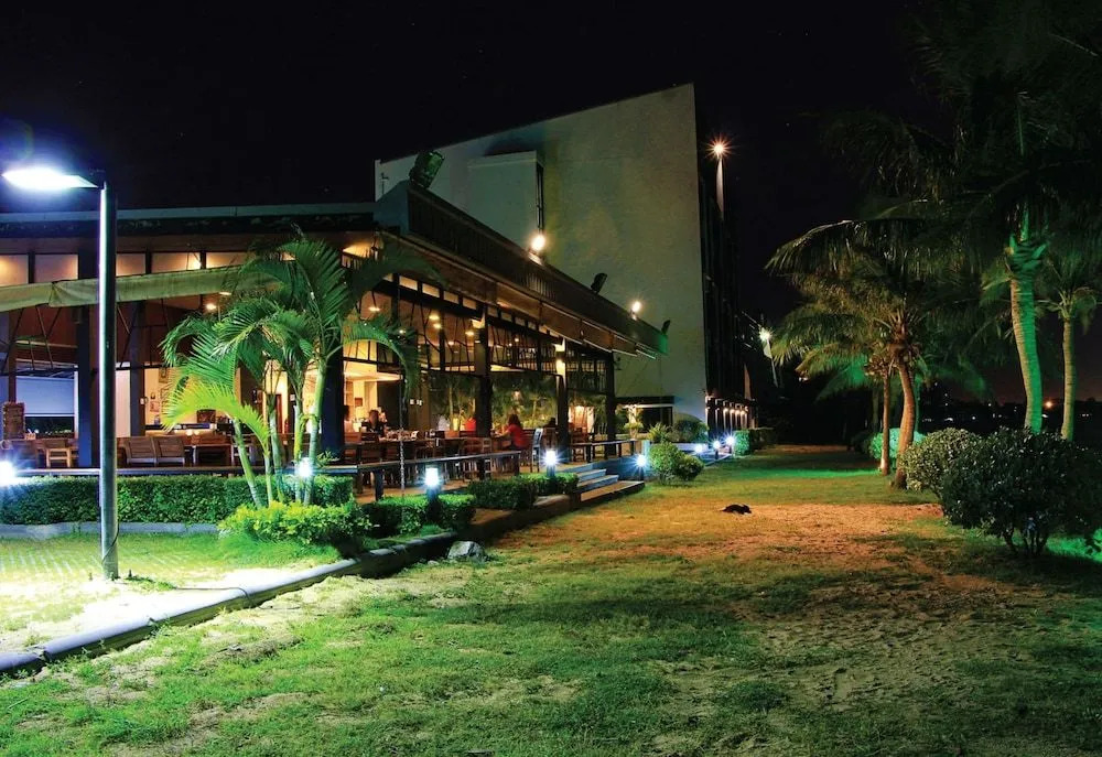 Capital O 1088 Golden Dragon Beach Resort