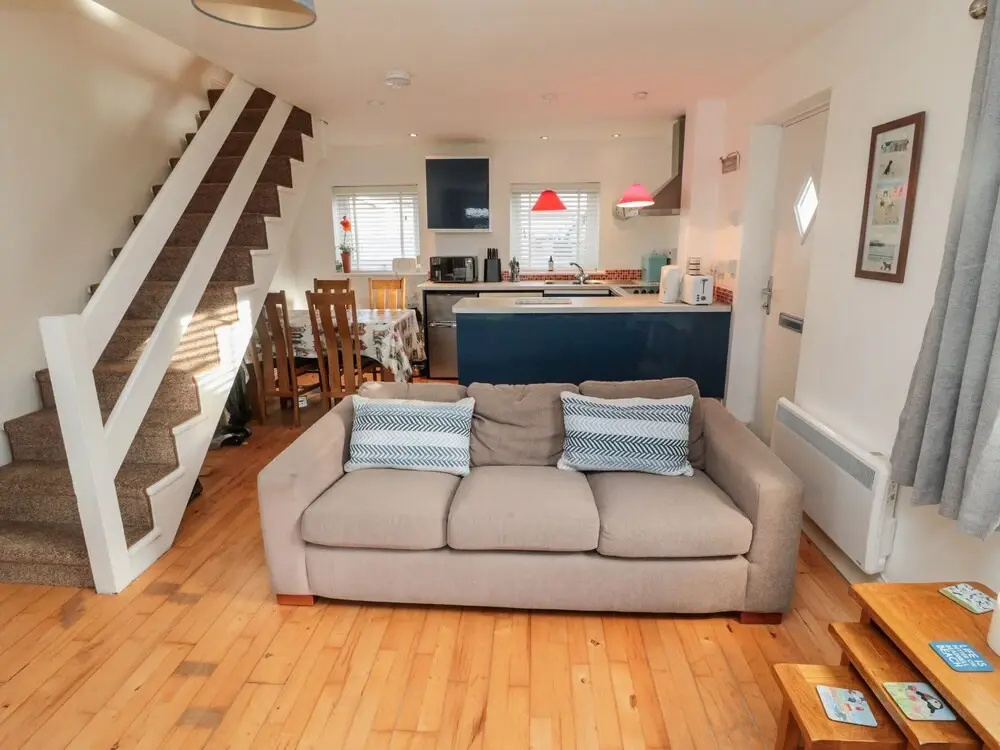 22 Longstone Park