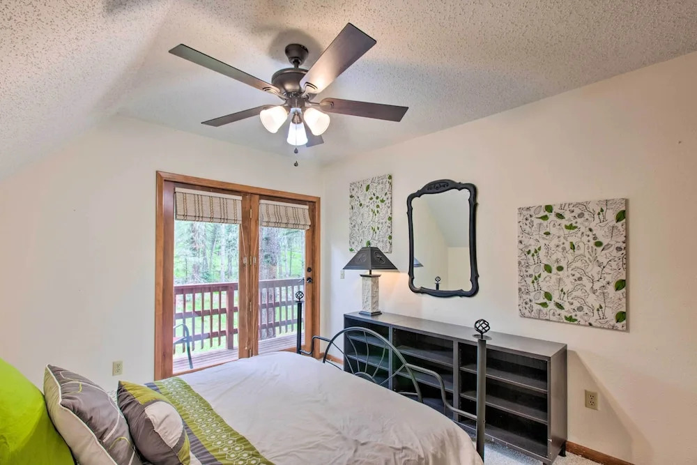 Angel Fire Cabin: Hot Tub, Fire Pit & Trail Access