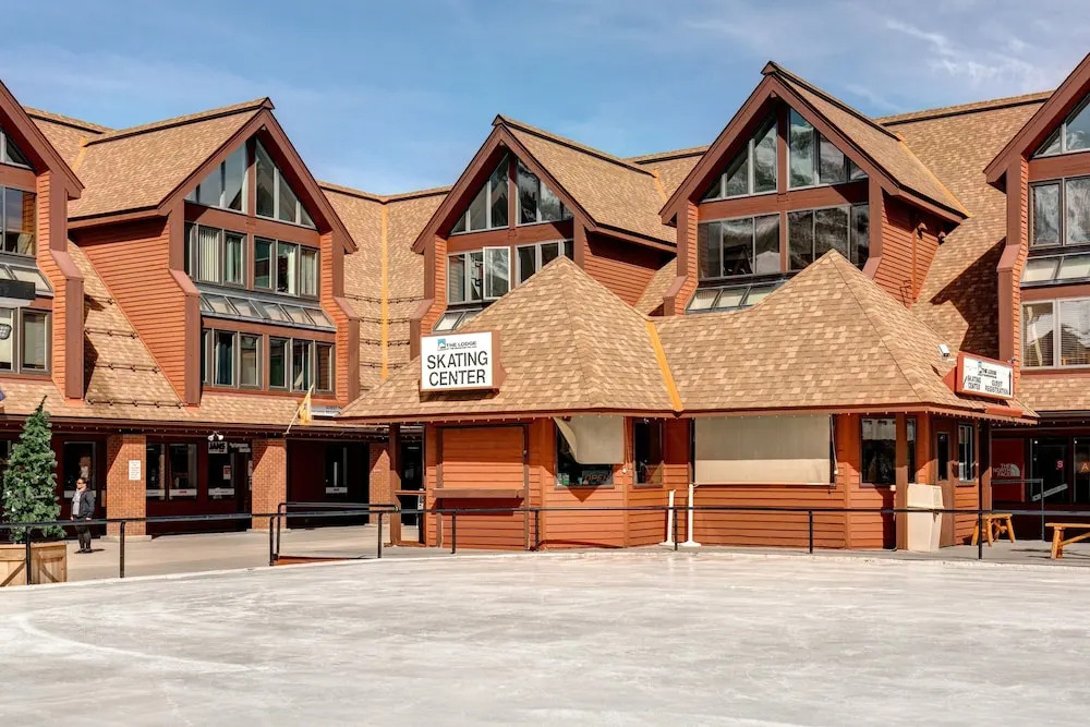 New Listing! Large Ski-in/ski-out: Pool & Hot Tub 1 Bedroom Condo