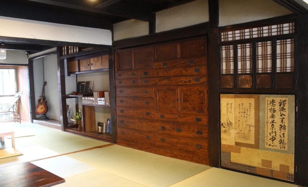 Hostel & Tatami Bar Uchikobare -内子晴れ