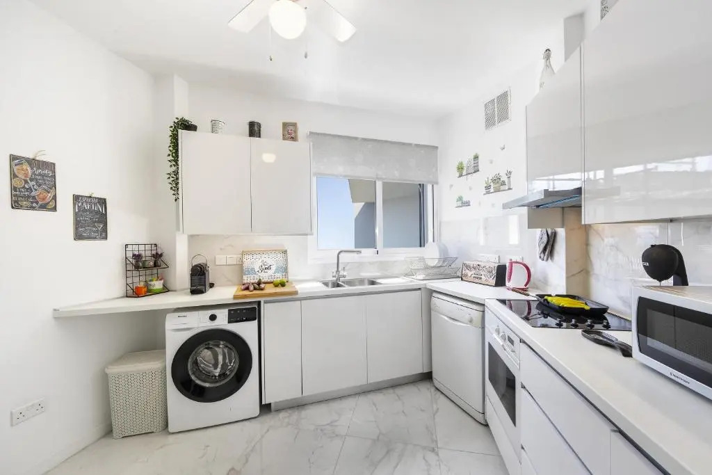 Lovely 3-bedroom apartment in Prokymea court