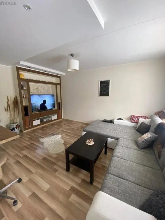 Open concept 1-bedroom apartment.