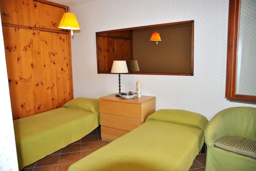 Holiday Resorts for 10 Persons, With Swimming Pool, Wifi and air Conditioner