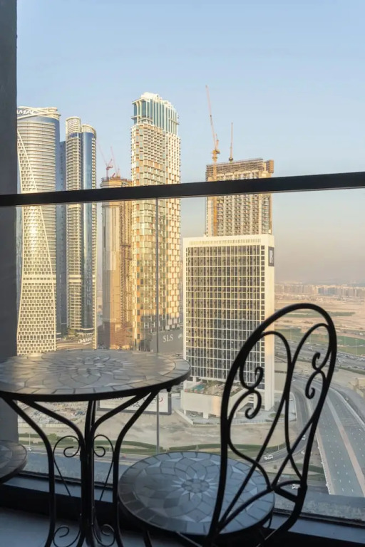 Waves - Comfort and Style in a 21st-Floor Studio With View