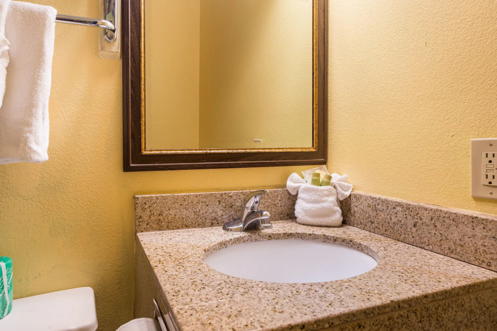 Aqua Breeze Inn
