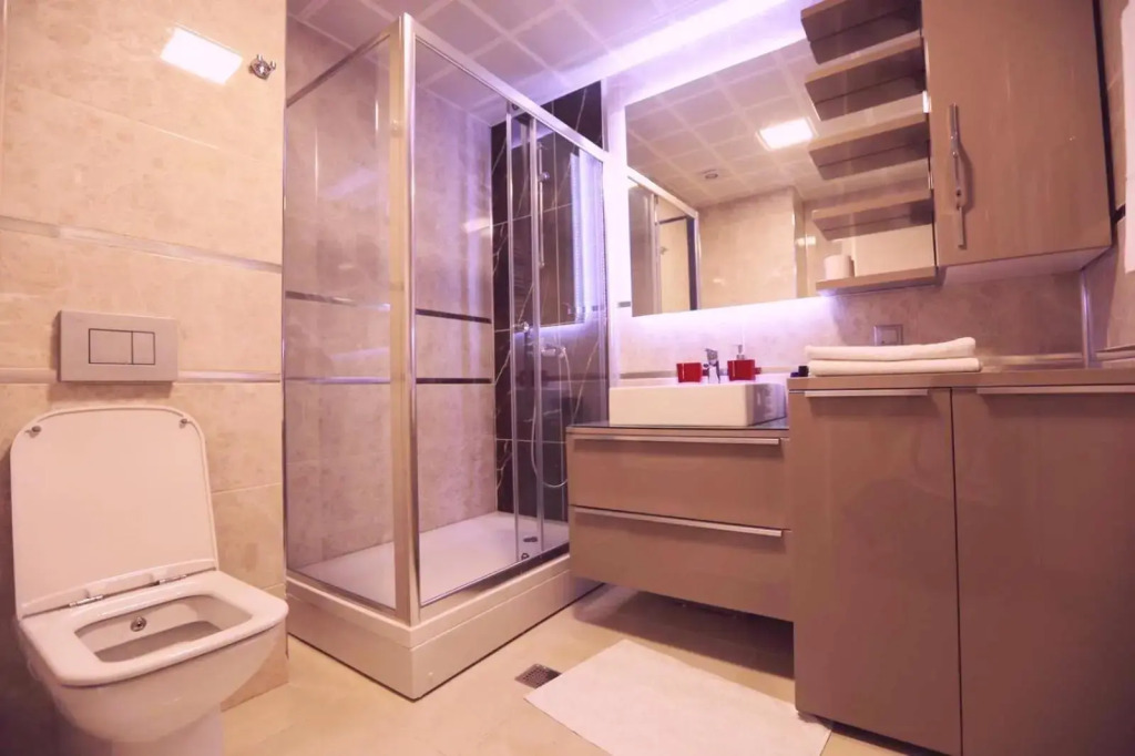 33rd floor luxury apartment spa & fitness