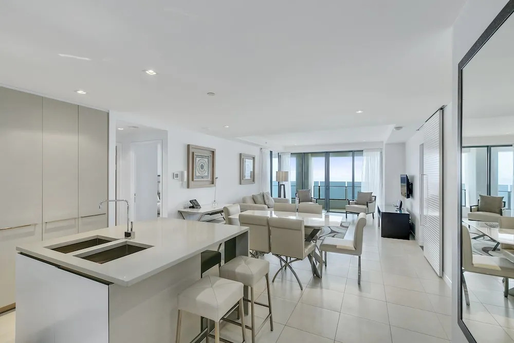 Soul Beachfront Apartments - HR Surfers Paradise