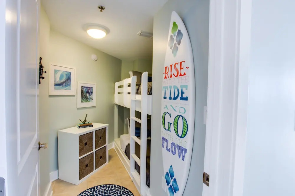 Waterscape A606 - 2 Br condo by RedAwning