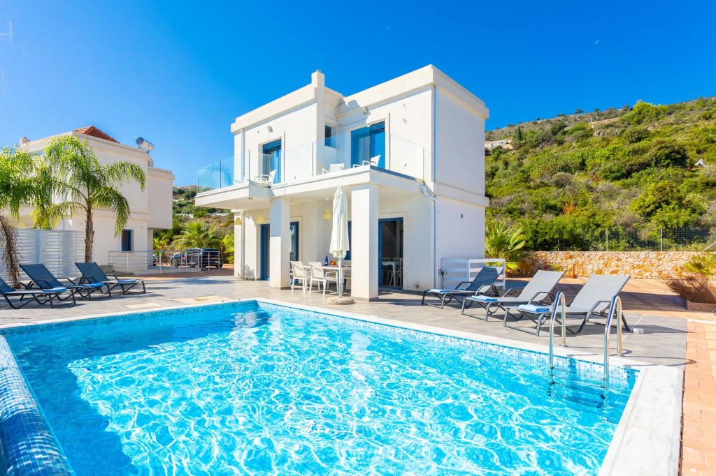 Villa Seahorse Large Private Pool Walk to Beach Sea Views A C Wifi Eco-friendly - 2639