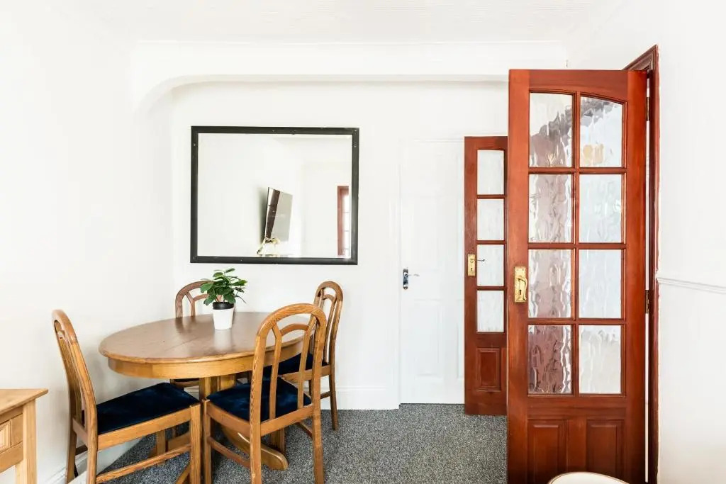 CIean and Cozy Quiet 4 Bedroom House in Acocks Green close to NEC perfect for contractors and families
