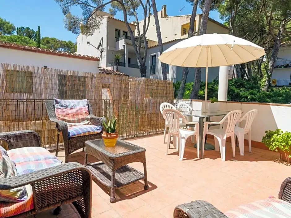 Acogedor Apartamento situado a 50 metros de la preciosa playa de Llafranc con gran terraza Chill Out