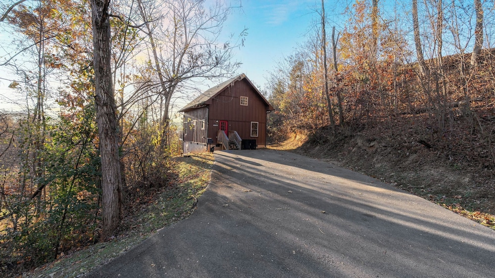 Hot Tub, Game Loft, Open Living, Minutes to Downtown Gatlinburg Whisper Cabin by Avantstay