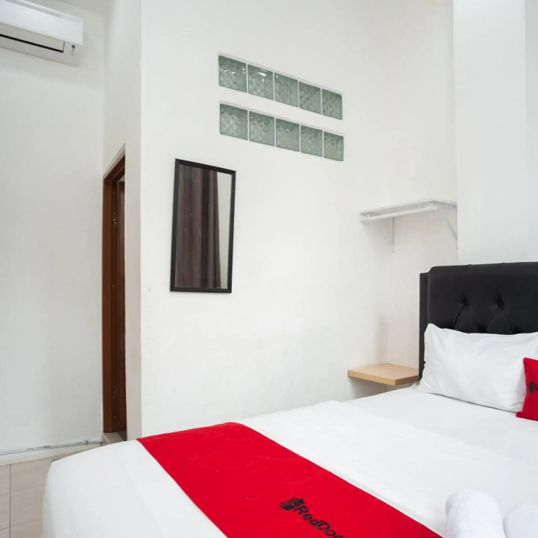 RedDoorz at Jalan Bangau Palembang