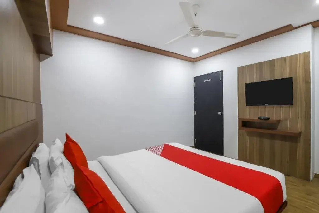 Hotel Signature by OYO Rooms