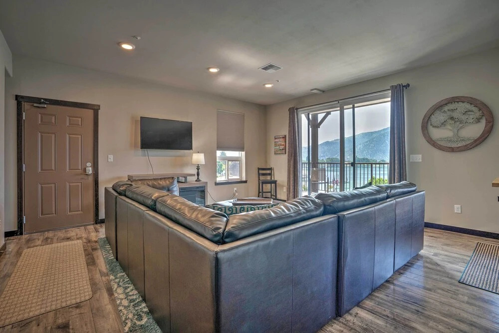 Cozy Manson Condo on Lake Chelan w/ Pool Access!
