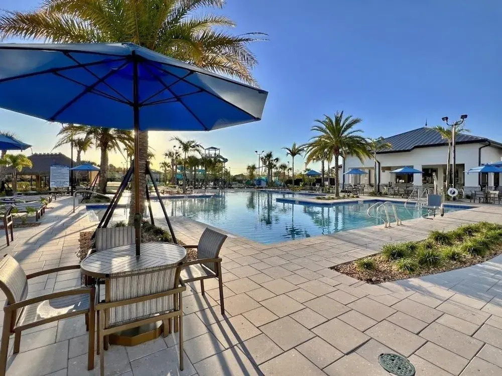 Stunning 4 Bed Townhome With Splash Pool-1160ks 4 Bedroom Townhouse