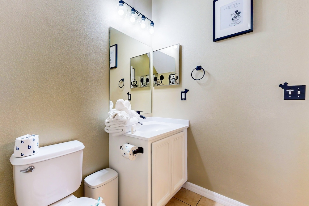 Dog-friendly Townhouse Near Disney With Outdoor Pool, Patio, Streaming, W/d, AC
