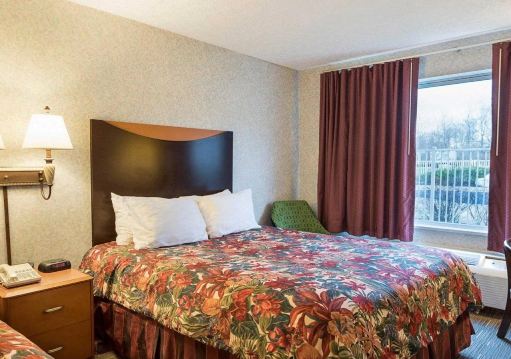 Super 6 Inn and Suites