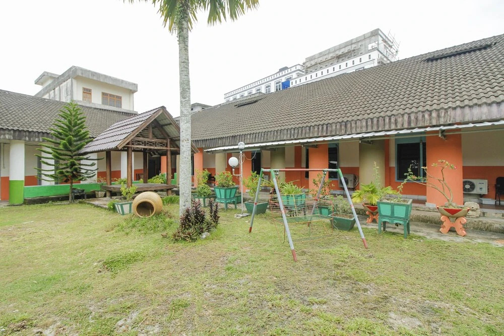 RedDoorz near Pelabuhan Tanjung Pandan Belitung