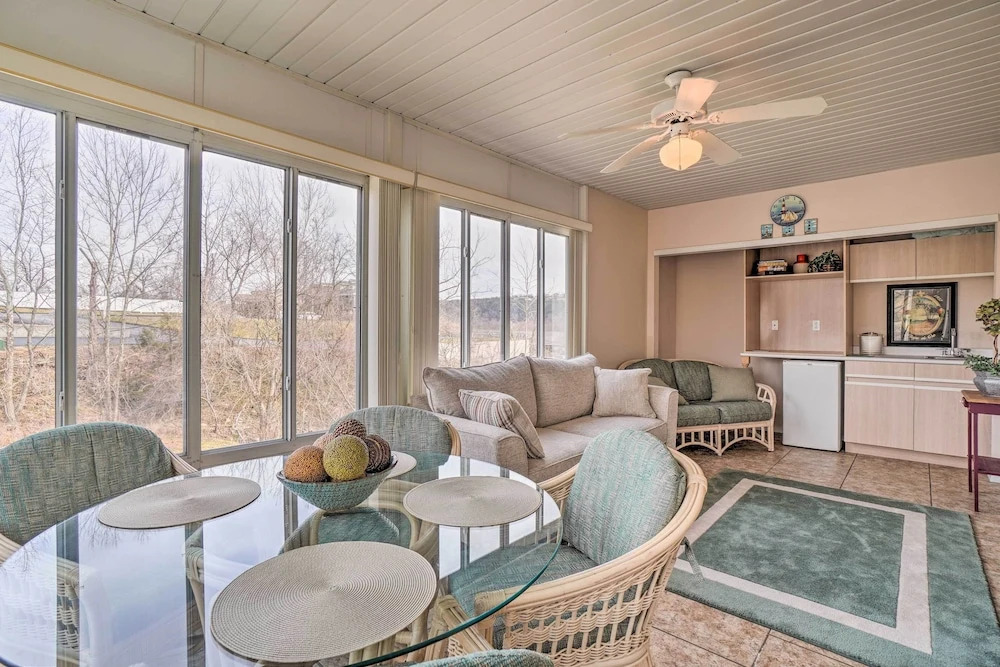 Branson Condo w/ Sunroom Near Downtown!