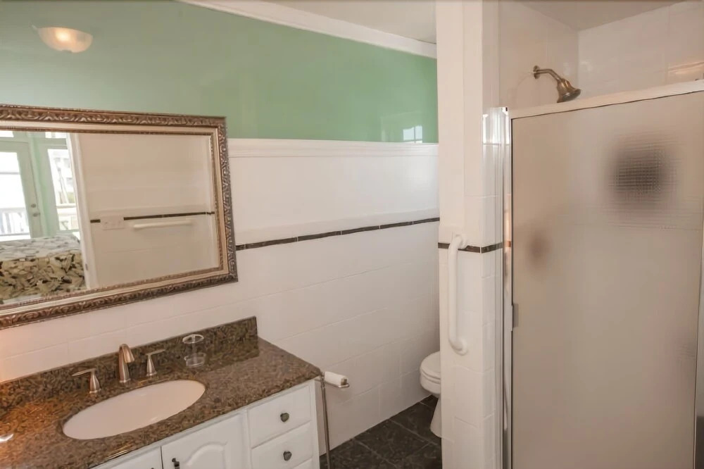 William B. Virginia Beach - 6 Br Home