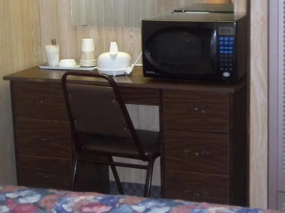 Raval Paradise Motel and RV Park