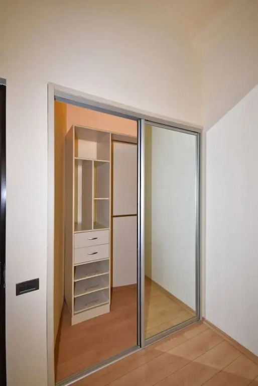 Spacious Apartment by Luxe Group TT606