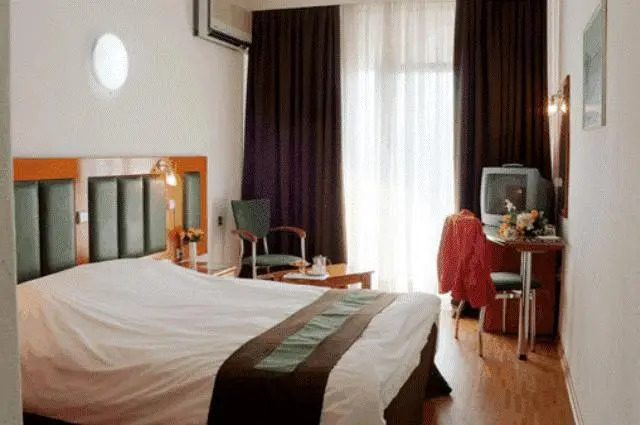 Elpida City Hotel
