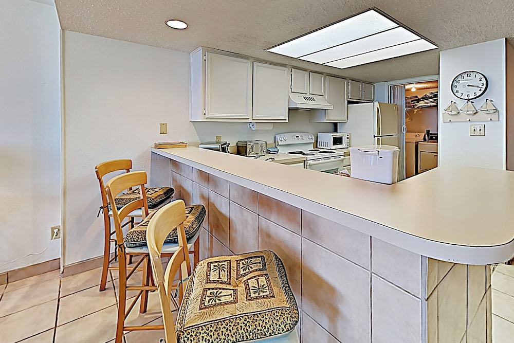 Gulf-view Resort Retreat: Suntide III - Unit 209