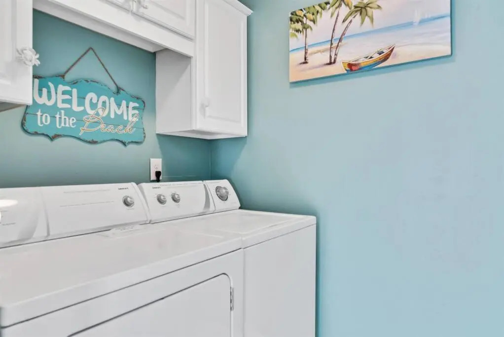 South Winds unit 2-Gorgeous Newly Updated Condo in the Heart of Gulf Shores!!