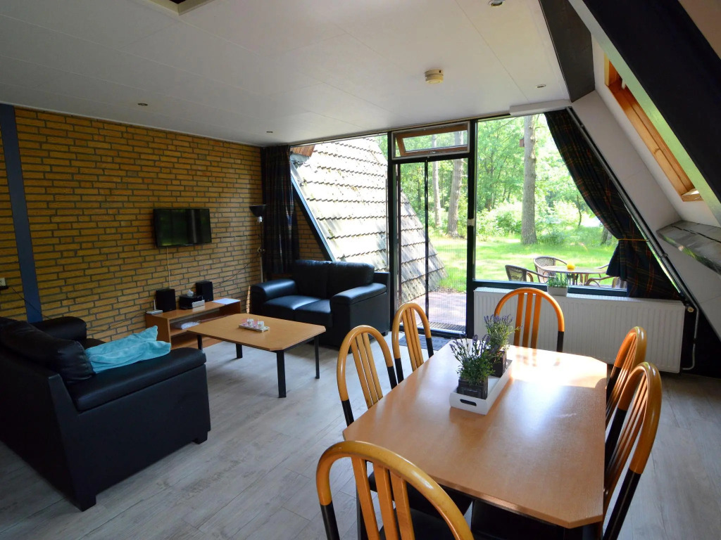 Family Bungalow by the Fen
