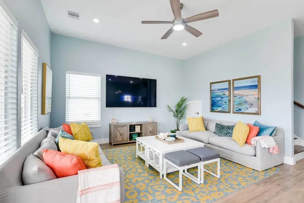 Steps to Coast! Beach Home w/ 2 Decks in Galveston