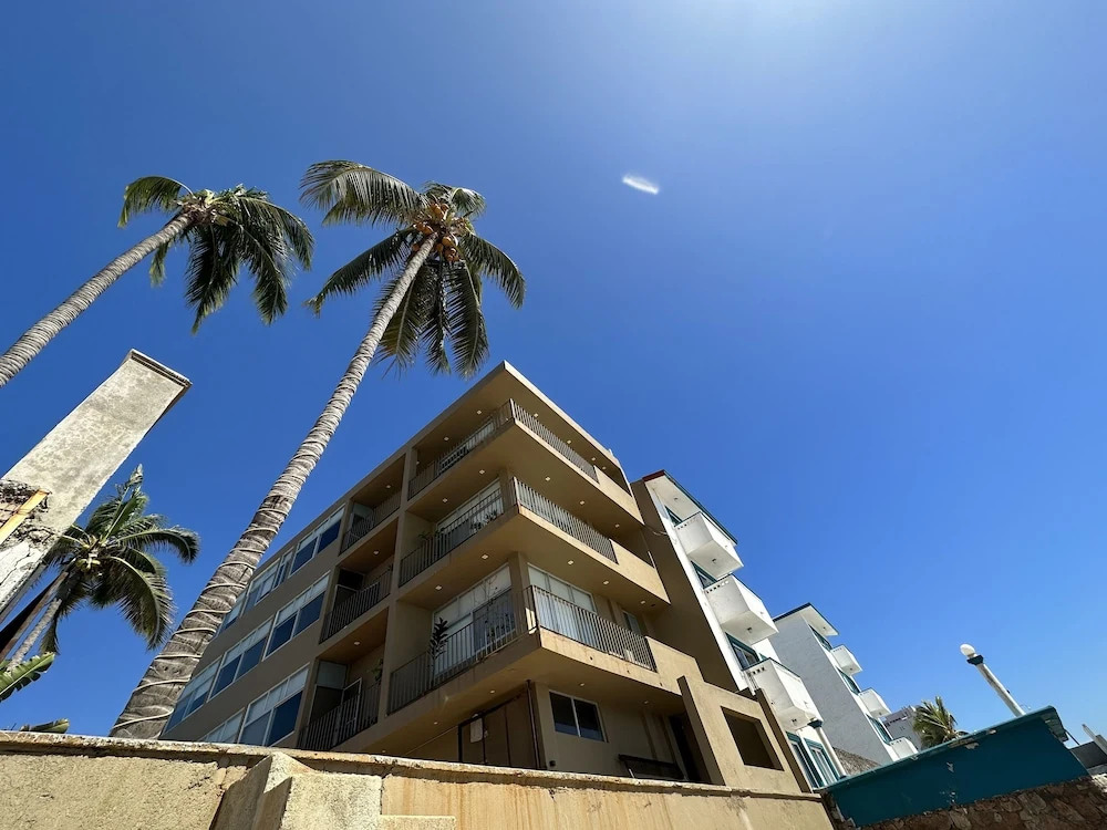 Marthas Suites & Hotel