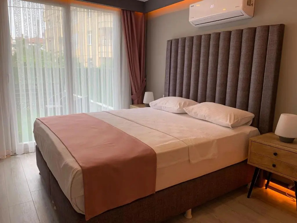 Lopera Deluxe Hotel
