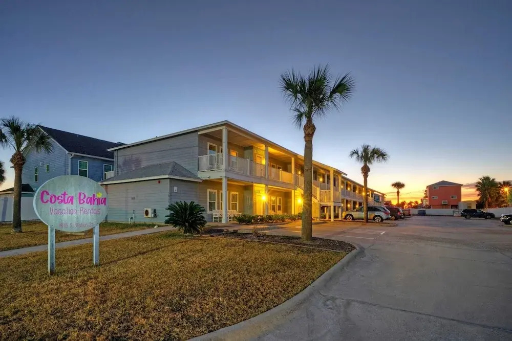 Beach Nearby + Pool 6-units Costa Bahia w/ Pet Access