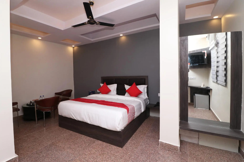 OYO 36848 Embellish Inn