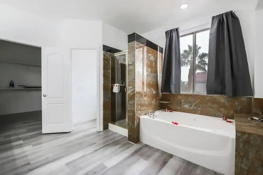Luxury Estate 4bdrm Pool Spa Oasis Pets Welcome