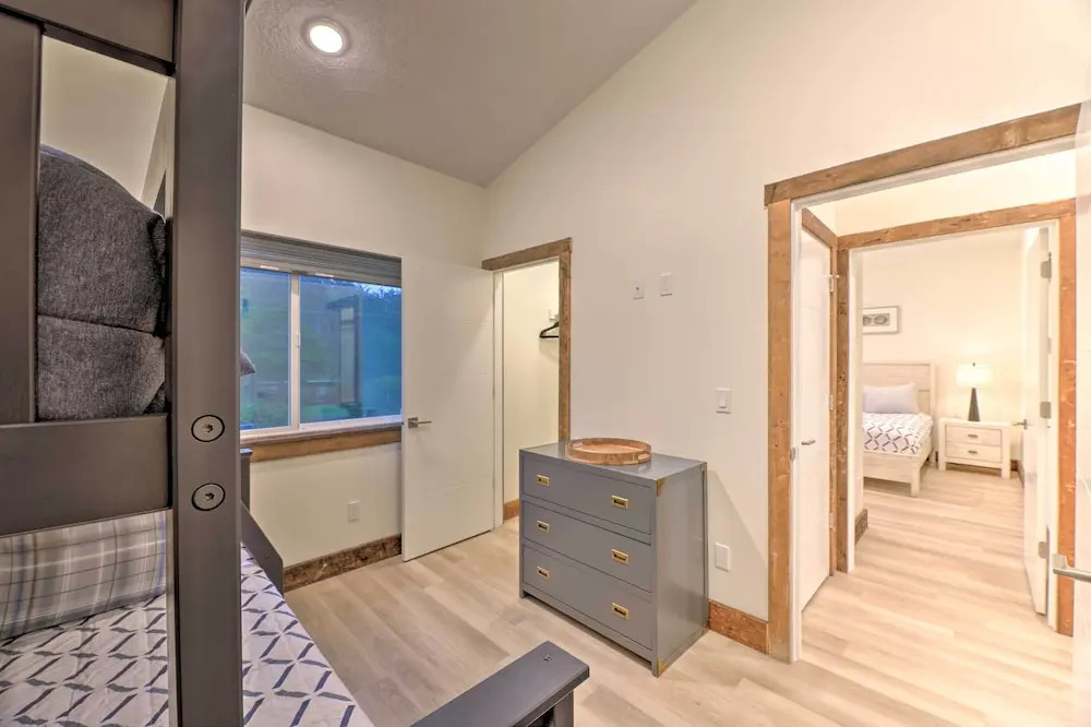Sanderling Sea Cottages, Unit 5 w/ Ocean Views!