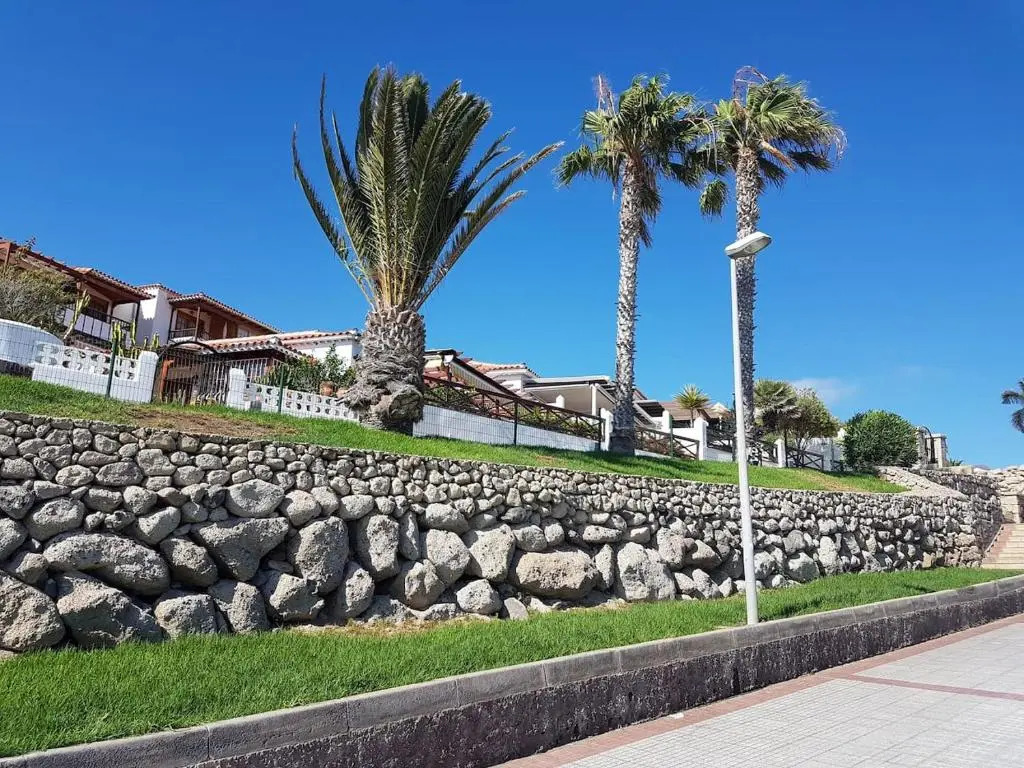 Playa del Duque in 1st sea line directly on the beach, heated pool, Wifi, balcony