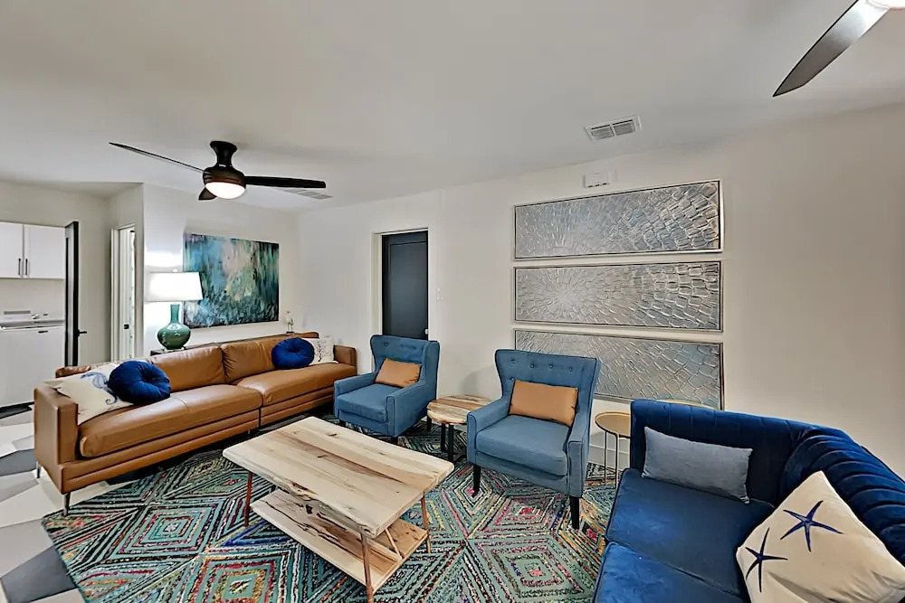 Chic Port A Escape W/ Big Balcony - Walk To Beach! 4 Bedroom Home