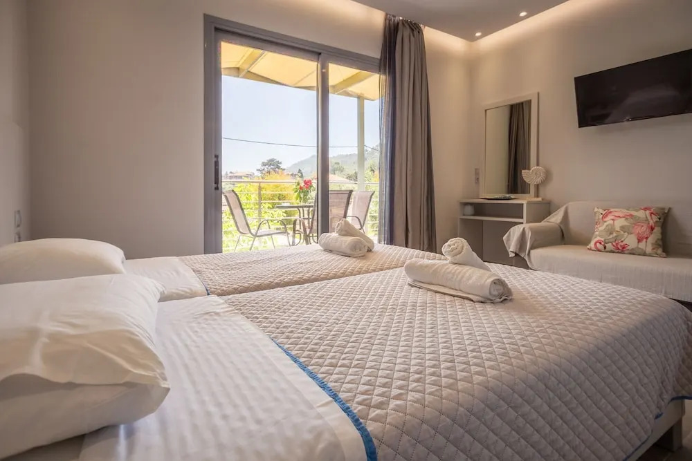 Casa Di Mare - Studios and Apartments with pool on the beach, by ZanteWize