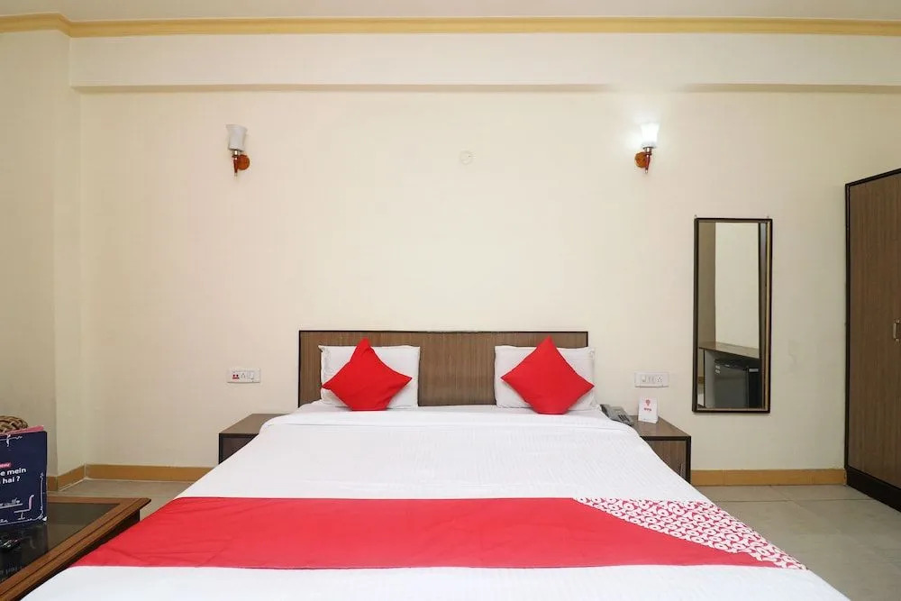 OYO 24951 Vaibhav Palace
