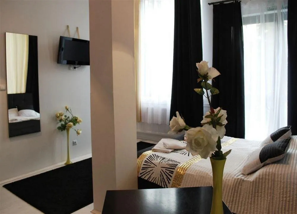 Hotel Black & White