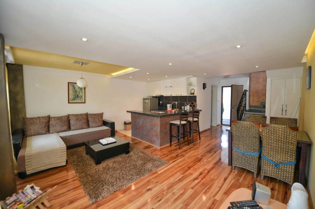 J & P Apartments