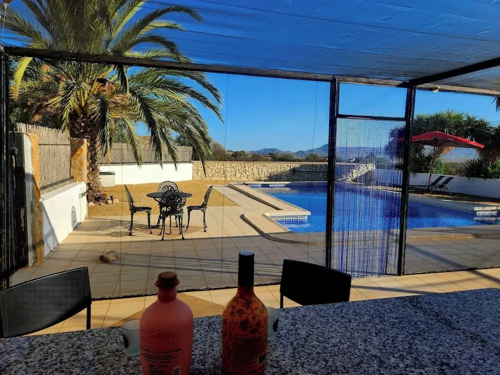 Casita-5guests-pool-patio-bbq-parking-fireplace