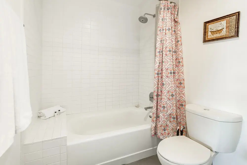 1br Furnished Apartment In Hollywood - Walk Of Fame 1 Bedroom Apts by RedAwning
