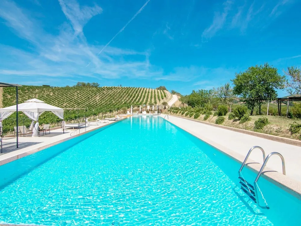 Serene Apartment in Ascoli Piceno with Hot Tub