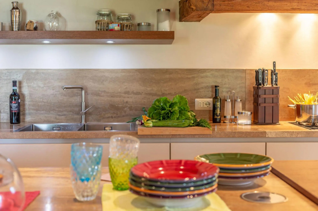From this beautiful property, immersed in the Sienese countryside, you can enjoy sunsets with changi-Podere i Poggi